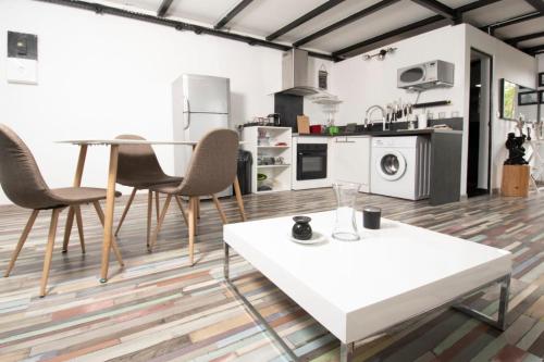 Corail - T2 renove - Duplex de 45m2 - 10 min de l'aeroport et du centre de Saint Denis