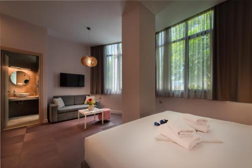 Avra Nafpliou - image 3