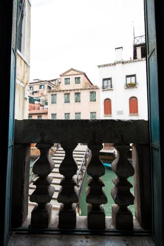 Charming Venice Apartments - image 12