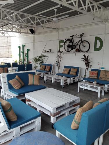 Birdnest Guesthouse, Gaia Rooftop Cafe, Куала-Лумпур
