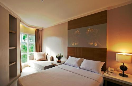 room detail thumbnail 1
