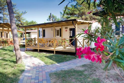2 bedrooms, 4 beds