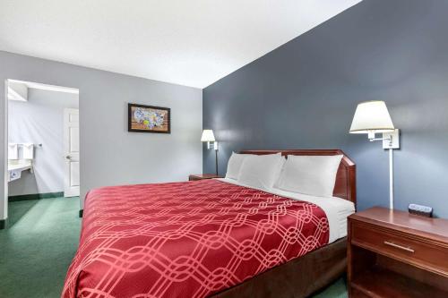 Econo Lodge Junction - image 6