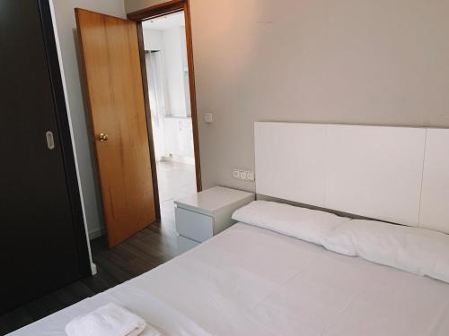 One-Bedroom Apartment image 6