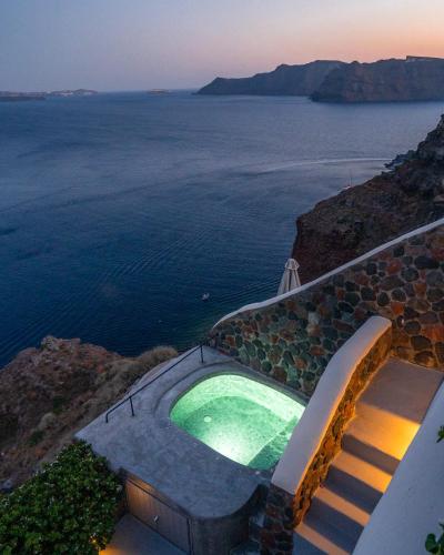 Pezoules of Oia - main image