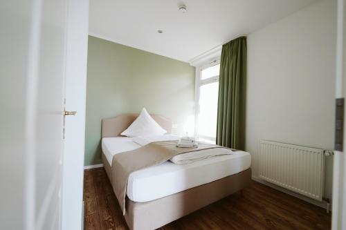 Hotel Grüner Baum Room Type - Deluxe Queen Room with Two Queen Beds