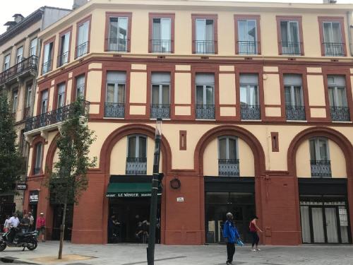 Entrance, Hotel Ambassadeurs in Toulouse
