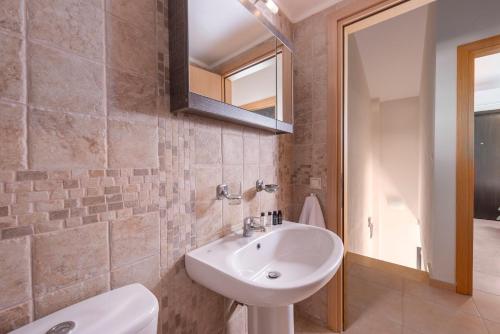 2 bedrooms, 4 beds
