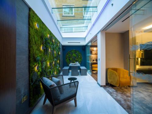 Middle Eight - Covent Garden - image 7