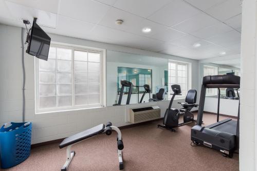 Quality Inn & Suites - image 2