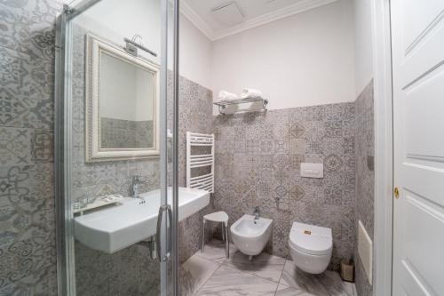Deluxe Double Room image 8