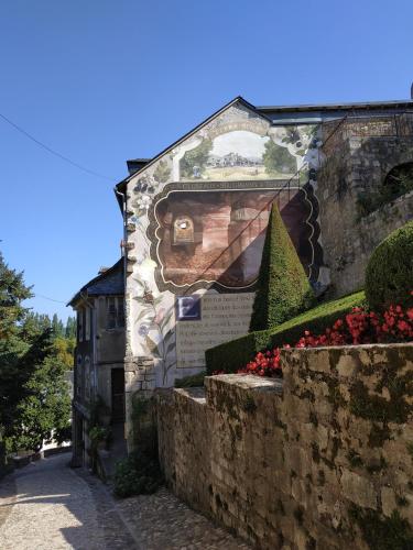 Hôtel Grand Confort Le Moulin Rouge