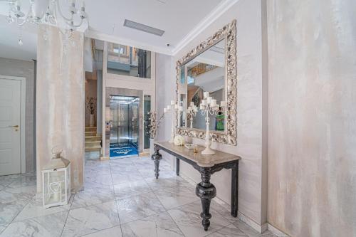 共用Lounge/電視區, 科倫巴奧羅酒店 (Hotel Colomba D'Oro) in 特羅佩亞市中心