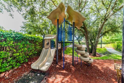 Lucaya Village Resort 4 Bedroom Vacation Townhome 1715 - main image