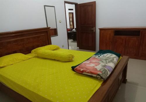 Homestay Kuning Ceria - Murah, Akses kota & wisata