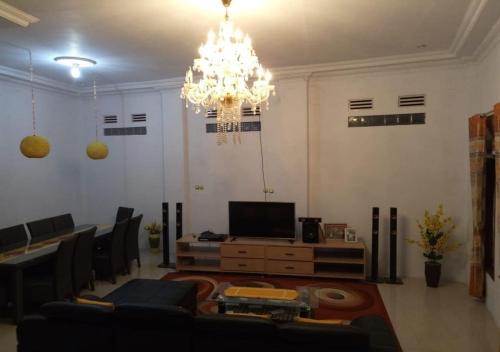 Homestay Kuning Ceria - Murah, Akses kota & wisata