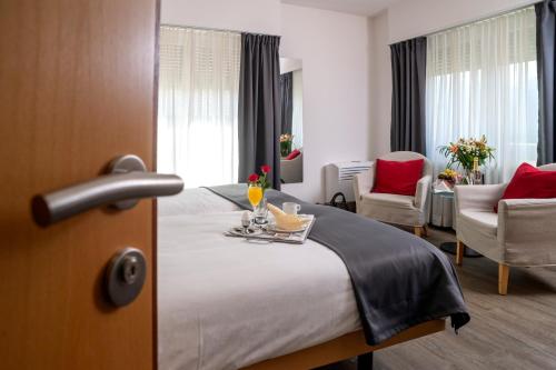 2 twin beds