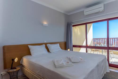 FLH Praia Mar Marine Flat with Pool