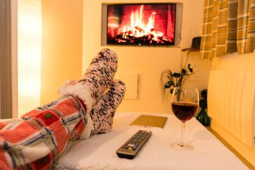 Quầy bar/Pub, 1 Bedroom Newton Apartment l Free Parking l Wigan Royal Infirmary l Haigh Hall l Central Location in Wigan