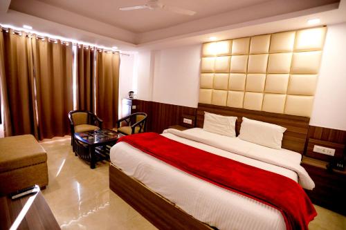 Deluxe Double Room image 1