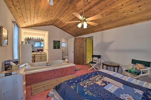 Pet-Friendly Windham Cabin with 2 Decks and Fire Pit!