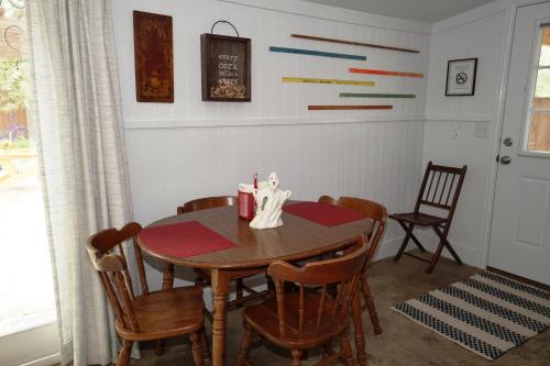 Evie's Hide-A-Way - image 2