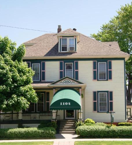 B&B Windsor - Ye Olde Walkerville Bed & Breakfast - Bed and Breakfast Windsor