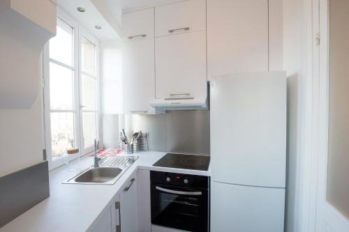 Place Saint Michel Apartment - image 7
