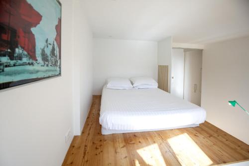 Place Saint Michel Apartment - image 10