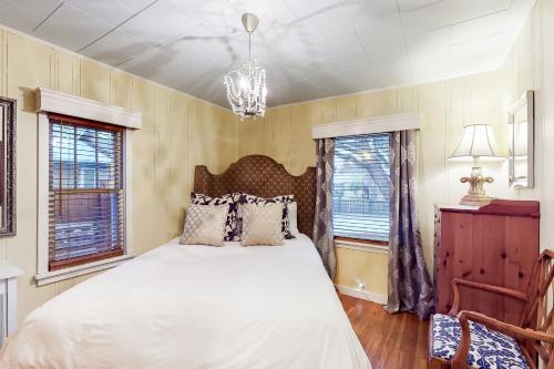 Charming Coeur d'Alene Vintage Family Cottage