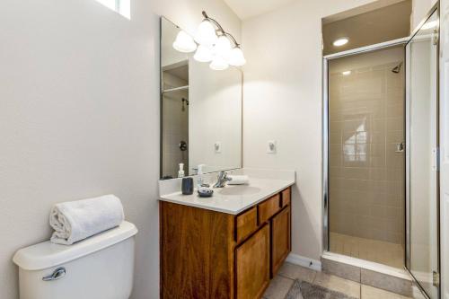 Gorgeous Davenport 5 Bed Villa with Pool Hot Tub - image 3