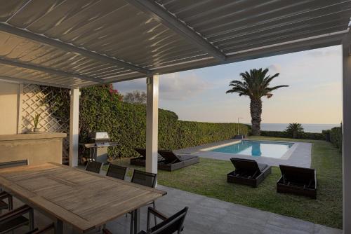 Luxurious Beachfront Villa Maira