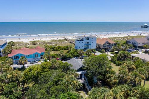 306 E Arctic Ave. in Folly Beach, USA