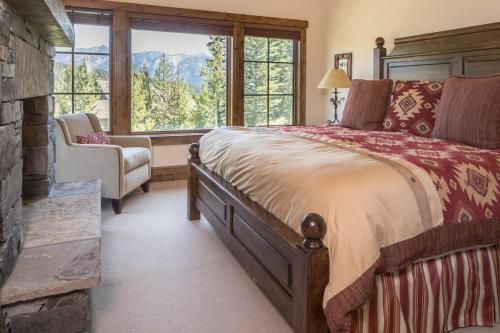 Nestledown in Big Sky, USA