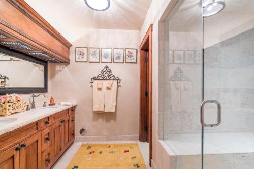 HILLTOP HIDEAWAY by Exceptional Stays - image 7