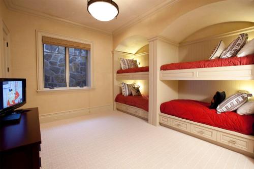 HOOD PARK MANOR by Exceptional Stays - image 4