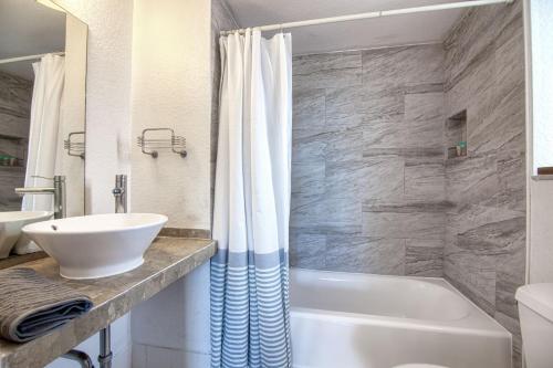 Ocean Spray Hotel by Rabbu