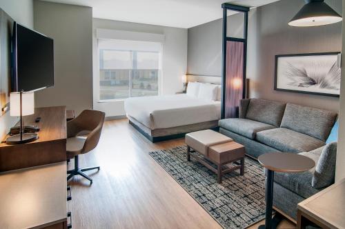 1 king bed, 1 sofa bed