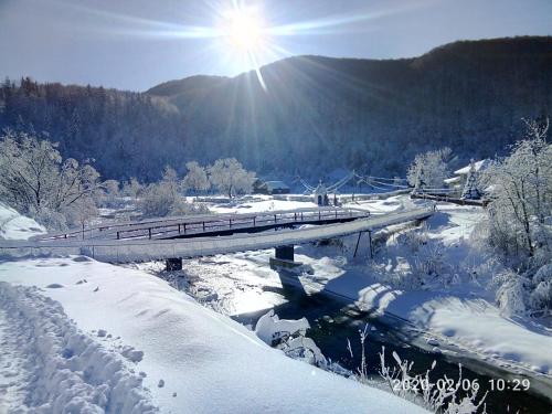 Під горою in Sheshory