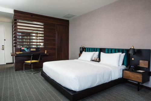 276465595 Fairlane Hotel Nashville, by Oliver