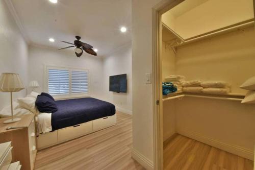 1000#2 Magnificent Beach Home w/ AC & 4K TVs in Newport Beach, USA