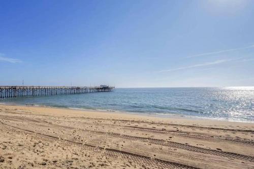 1000#2 Magnificent Beach Home w/ AC & 4K TVs