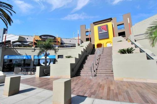 1000#5 Premier Modern Home w View, Parking, and AC in Newport Beach, USA