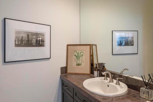 RIVER'S EDGE RETREAT by Exceptional Stays - image 2