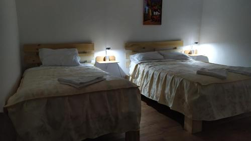 Triple Room with Private Bathroom image 1