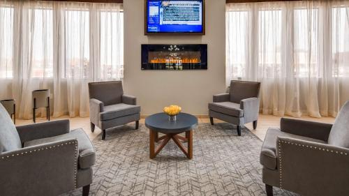 Best Western St. Louis Airport North Hotel & Suites