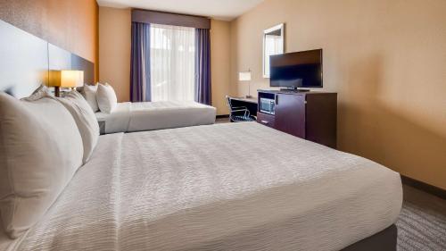 Best Western St. Louis Airport North Hotel & Suites