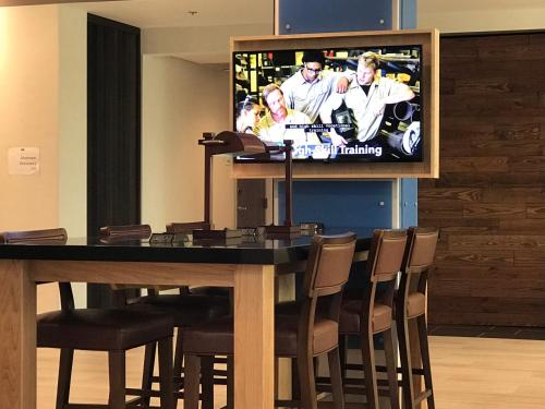 홀리데이 인 익스프레스 앤드 스위트 피닉스 - 에어포트 노스 바이 IHG - 숙소 외관