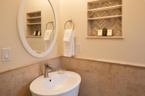 276491453 Harbor House Inn