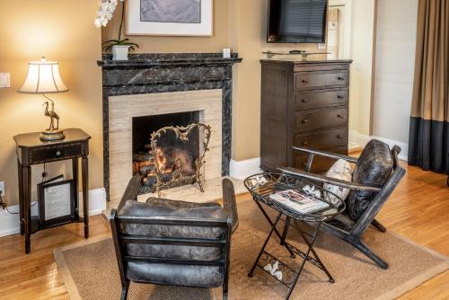 276492907 Harbor House Inn